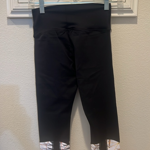 Hera Hero 2pc Women's workout Leggings & top in White /Black. NWT - Picture 9 of 15